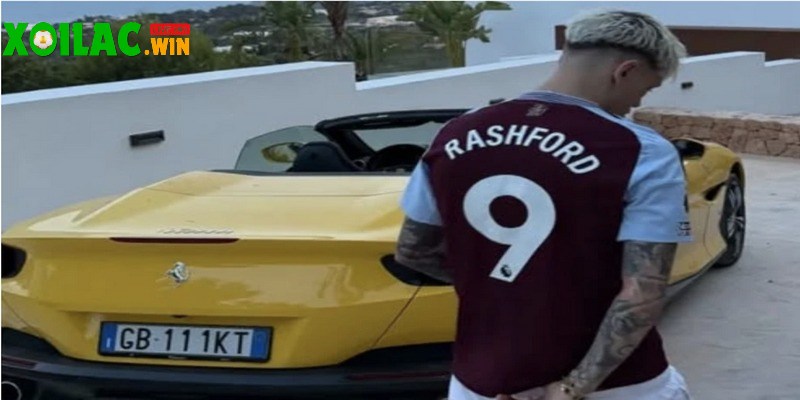 Tương lai chưa rõ tại MU, Garnacho khiến fan phẫn nộ vì diện áo Aston Villa 1 Garnacho mặc áo Aston Villa có tên... Rashford