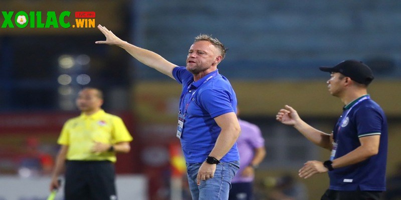 HLV Mano Polking đặt mục tiêu đưa CAHN dự AFC Champions League 2 mùa sau 1 CAHN cán đích thứ ba, khép lại mùa giải V.League với tín hiệu tích cực