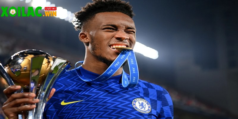 Man United đại chiến Napoli dành chữ ký của Hudson-Odoi 1 Hudson-Odoi tỏa sáng tại Forest, thu hút hàng loạt ông lớn