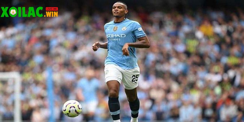 Galatasaray muốn chiêu mộ 2 ngôi sao phòng ngự từ Man City 1 Galatasaray đang liên hệ, thỏa thuận với Man City về chuyển nhượng