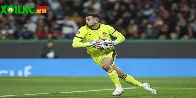 Galatasaray muốn chiêu mộ 2 ngôi sao phòng ngự từ Man City 2 Xem xét dự phòng Diogo Costa và Yann Sommer để cải thiện đội hình