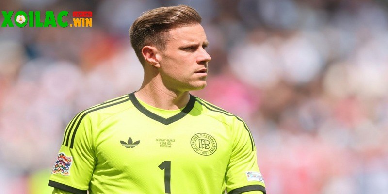 Ter Stegen tiếp tục đối đầu căng thẳng với Barcelona: Mâu thuẫn khó hàn gắn? 1 Từ thủ lĩnh không thể thay thế đến người đứng ngoài cuộc