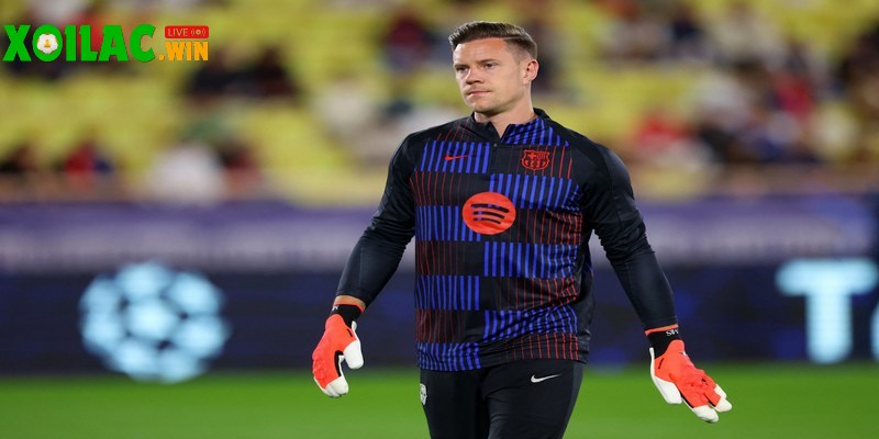 Ter Stegen tiếp tục đối đầu căng thẳng với Barcelona: Mâu thuẫn khó hàn gắn? 2 Hệ lụy lớn: Joan Garcia không thể được đăng ký