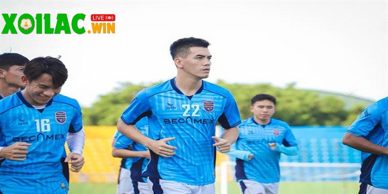 Trận giao hữu cuối cùng gặp lại người cũ Dusit Charleman